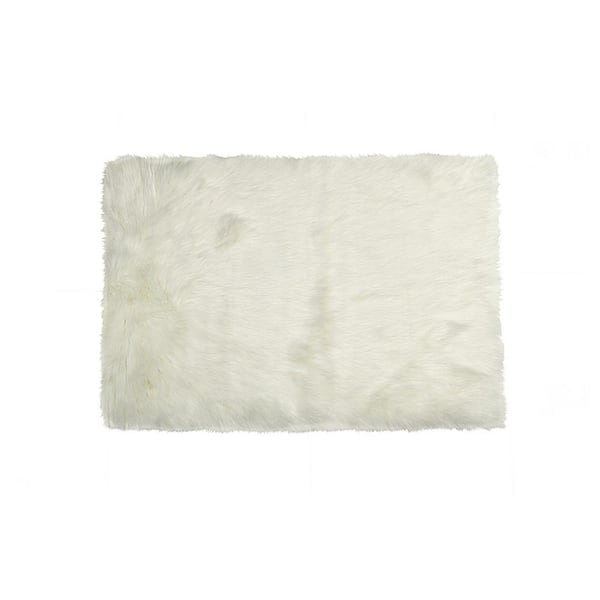 Luxe Faux Fur Hudson Off White 2 ft. x 3 ft. Faux Sheepskin Indoor Rug