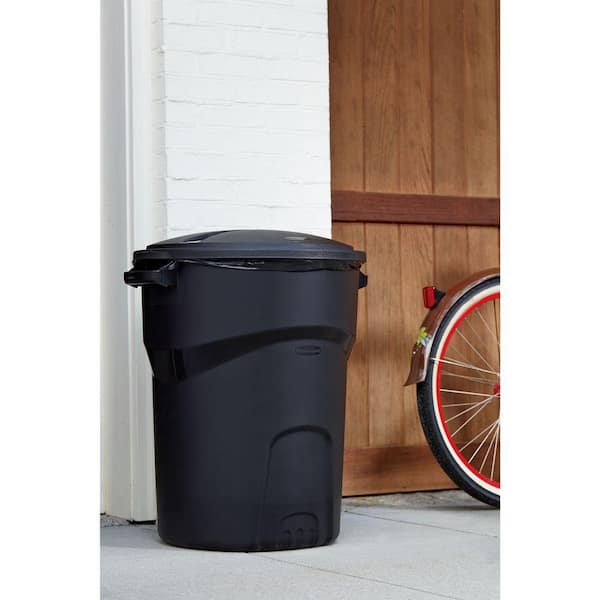 Black Round Trash Can with Lid 2-Pack Roughneck 32 Gal 