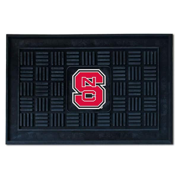 FANMATS NCAA North Carolina State University Black 19.5 in. x 31.25 in. Outdoor Vinyl Medallion Door Mat