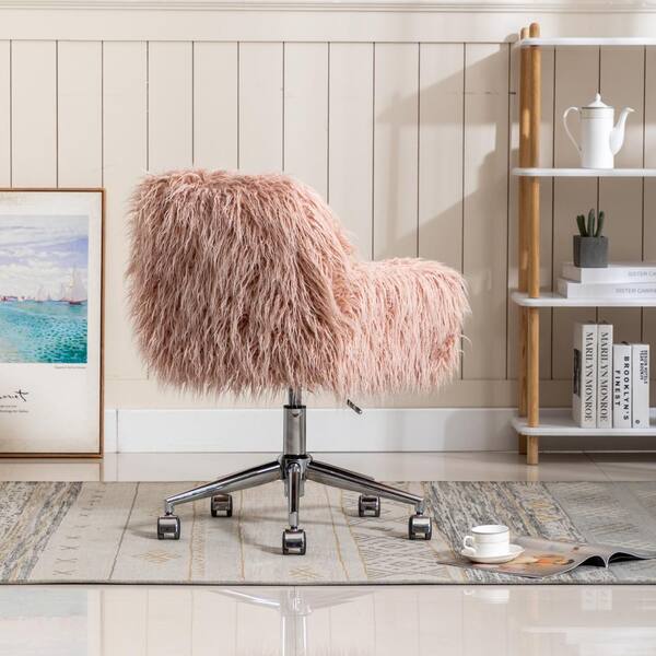 faux fur pink chair