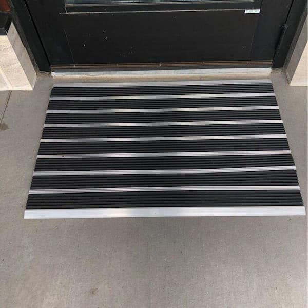 https://images.thdstatic.com/productImages/1c5e4dbe-0657-4cff-a08a-1210171cf830/svn/black-door-mats-dm8100-44_600.jpg