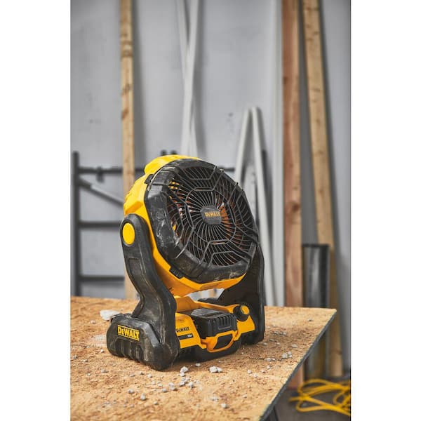 DEWALT - 20-Volt Maximum Lithium-Ion Jobsite Fan with (4) 20-Volt 3.0 Ah Max Premium Battery Packs
