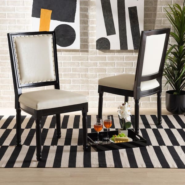 Những chiếc ghế ăn Louane màu beige và đen là tinh hoa của sự tinh tế, đẳng cấp và tiện lợi. Được làm từ những chất liệu cao cấp, chiếc ghế mang đến cho bạn sự thoải mái khi ngồi ăn cũng như tạo điểm nhấn cho căn bếp của bạn.