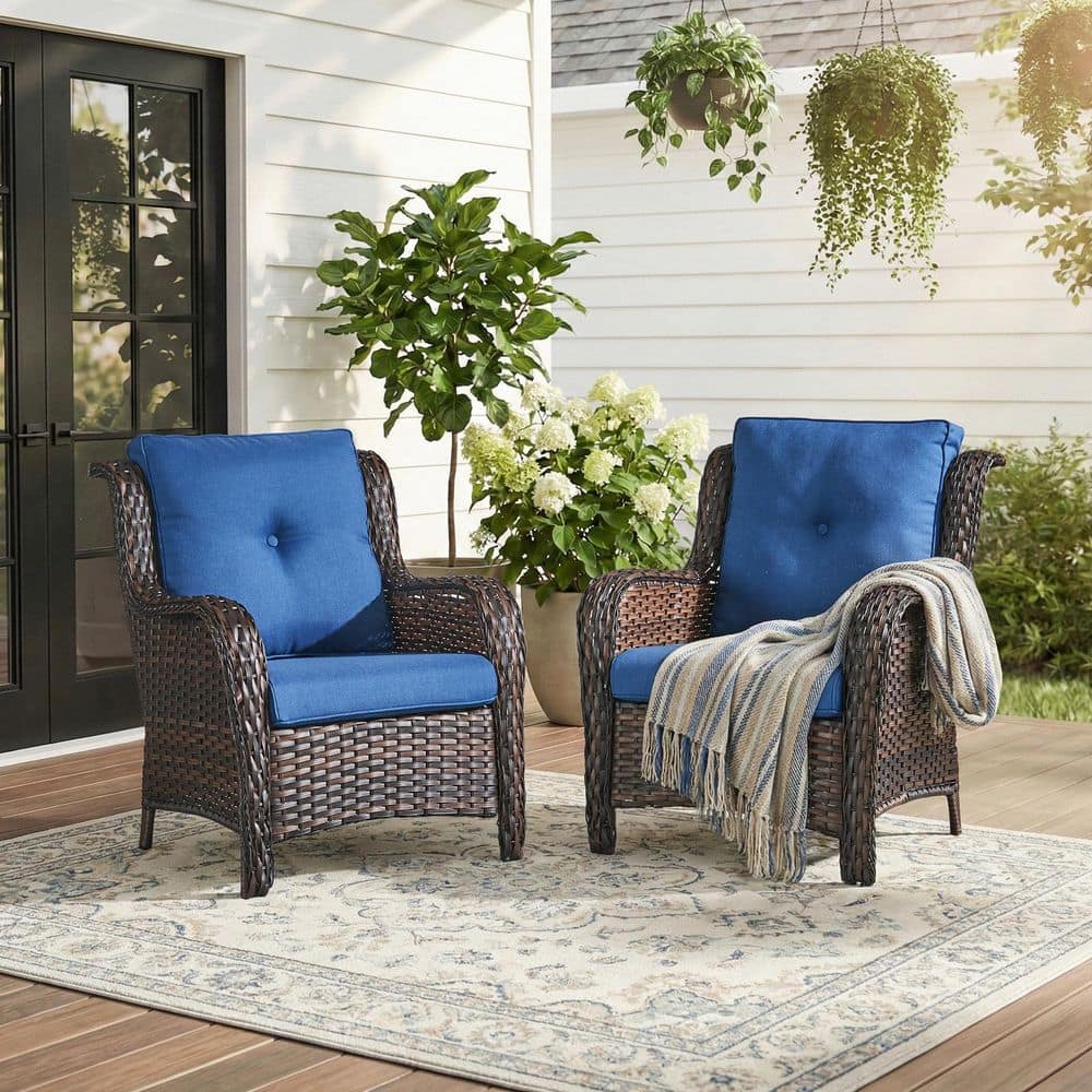 Gymojoy Carolina Brown Wicker Outdoor Lounge Chair with Blue