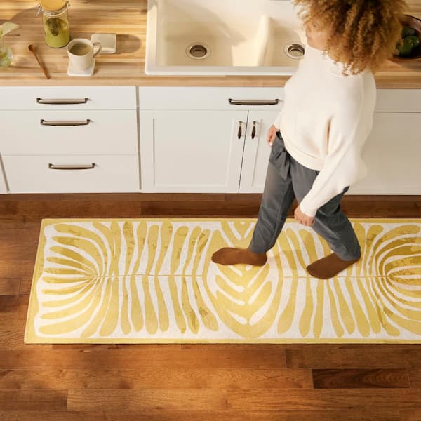 Town & Country Living Everyday Walker Modern Diamond Beige 24 in. x 72 in. Machine Washable Runner Kitchen Mat