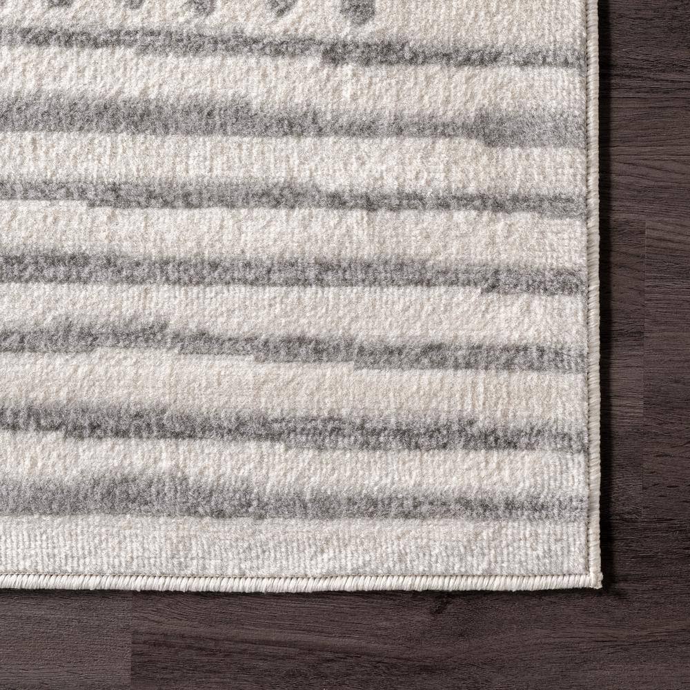 Light Gray and White Synthetic Rectangular Area Rug, 5'x8'