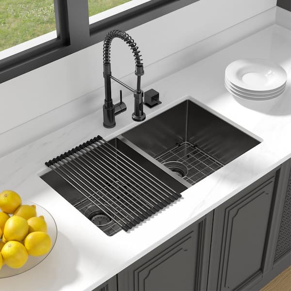 33 in. Undermount Double Bowl 16-Gauge Gunmetal Black Stainless Steel Kitchen Sink with Basket Strainer