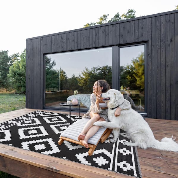 Milan Design Black and White 5 ft. x 7 ft. Size 100% Eco-friendly Lightweight Plastic Indoor/Outdoor Area Rug