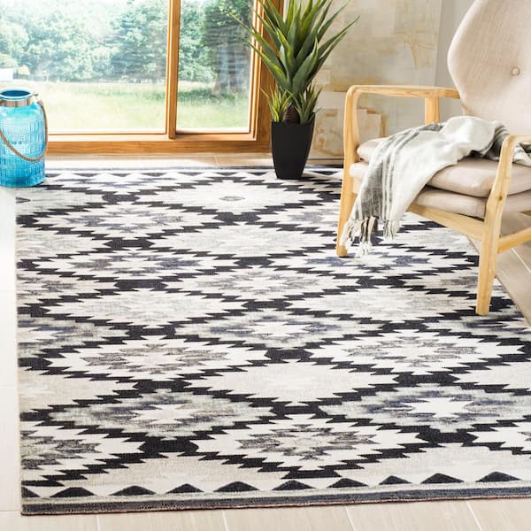Montage Gray/Black 8 ft. x 10 ft. Geometric Indoor/Outdoor Patio  Area Rug