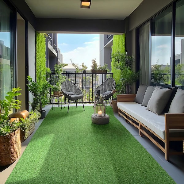 TrafficMaster Mainstream 6 ft. Wide x Cut to Length Emerald Green Artificial Grass Turf LHDTRFRMGRE6100