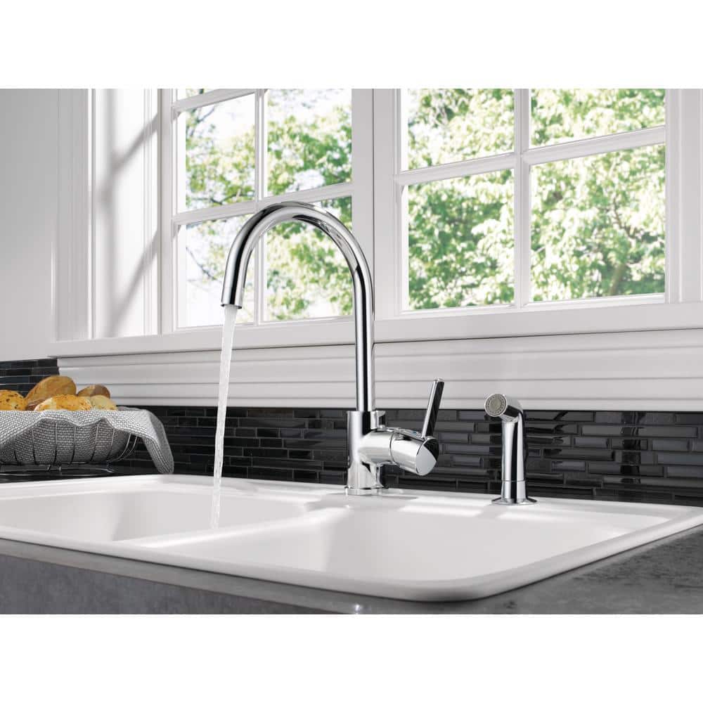 Chrome Single Handle Kitchen Faucet with Pull-out Spray