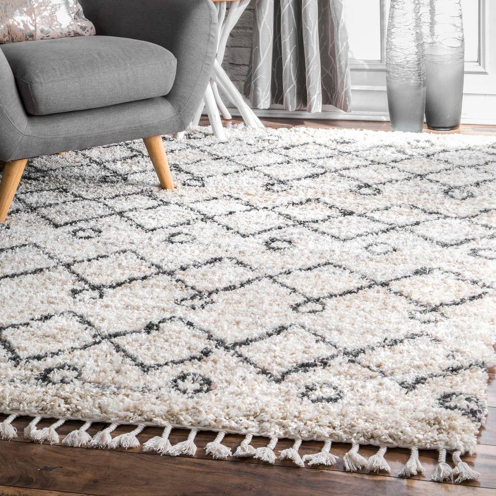 Ivory and Gray Synthetic Shag Rectangular Area Rug, 4' x 6'