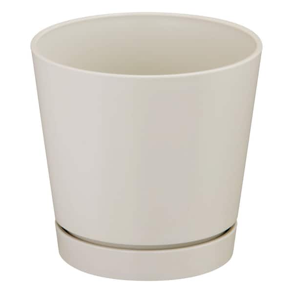 Vigoro 6 in. Piedmont Small White Plastic Planter (6 in. D x 5.7 in. H) with Drainage Hole and Attached Saucer