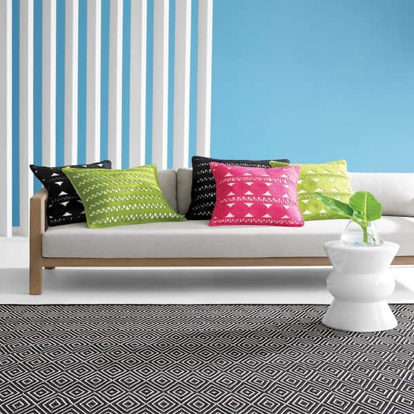Diamond Handwoven Black/Ivory 9 ft. x 12 ft. Outdoor Area Rug