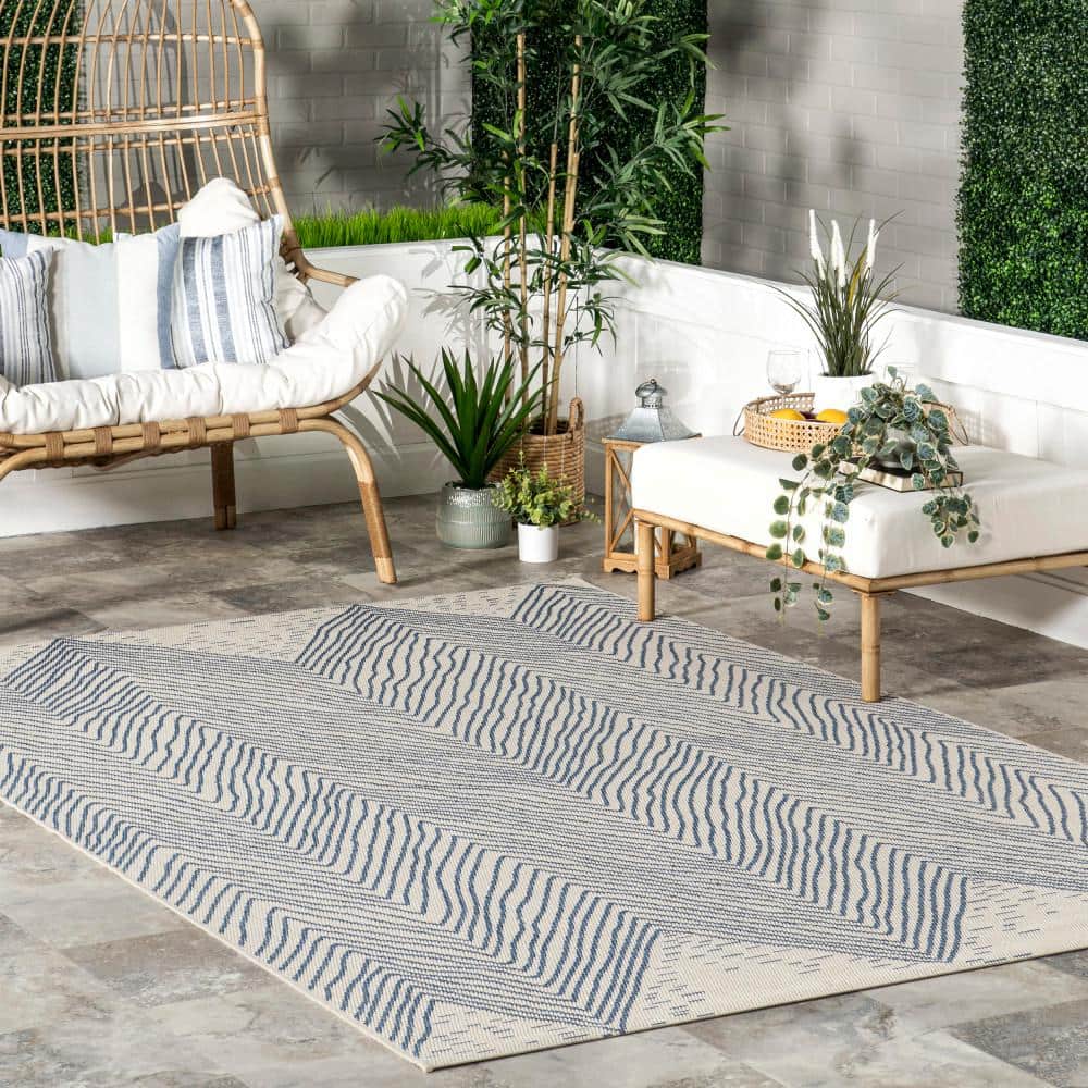 Reversible Chevron Waves Blue Synthetic 3'x5' Indoor/Outdoor Rug