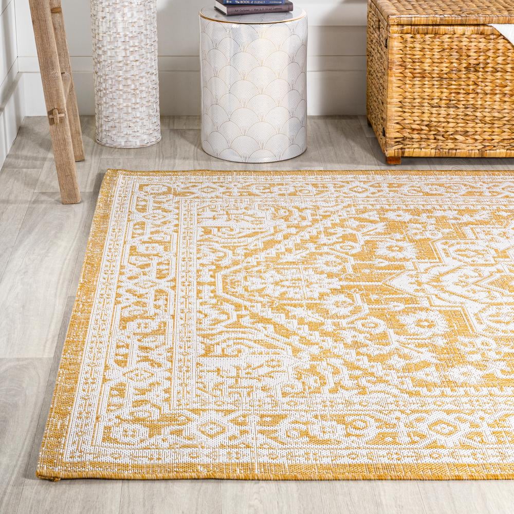 Sinjuri Yellow/Cream Medallion Hand-Woven 9' x 12' Indoor/Outdoor Rug