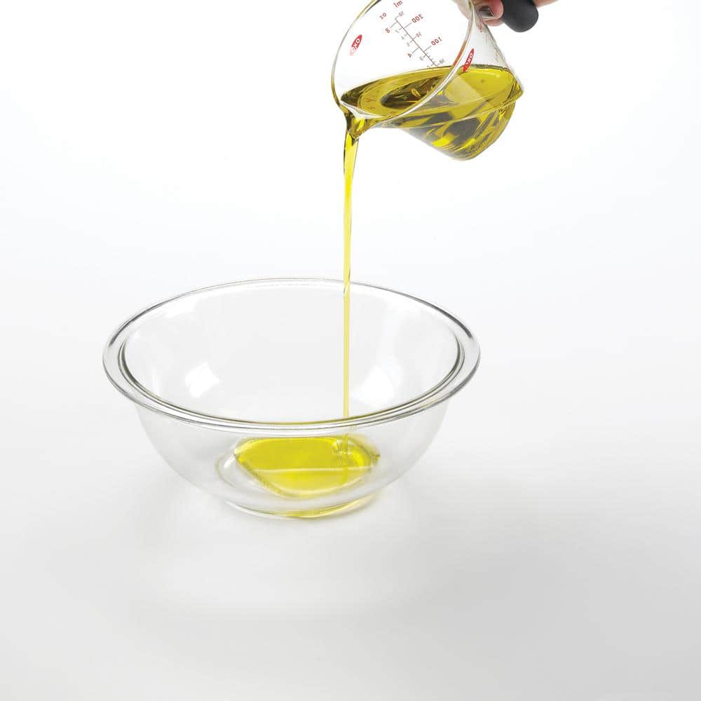 Clear Plastic Angled Measuring Cup Set with Black Handles