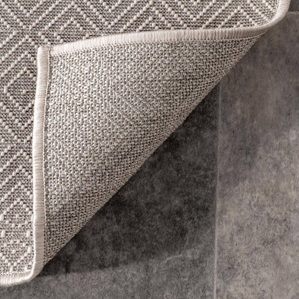Gray Geometric 4' x 6' Reversible Synthetic Area Rug