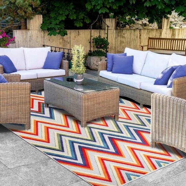 Outdoor rug shop and pillow sets