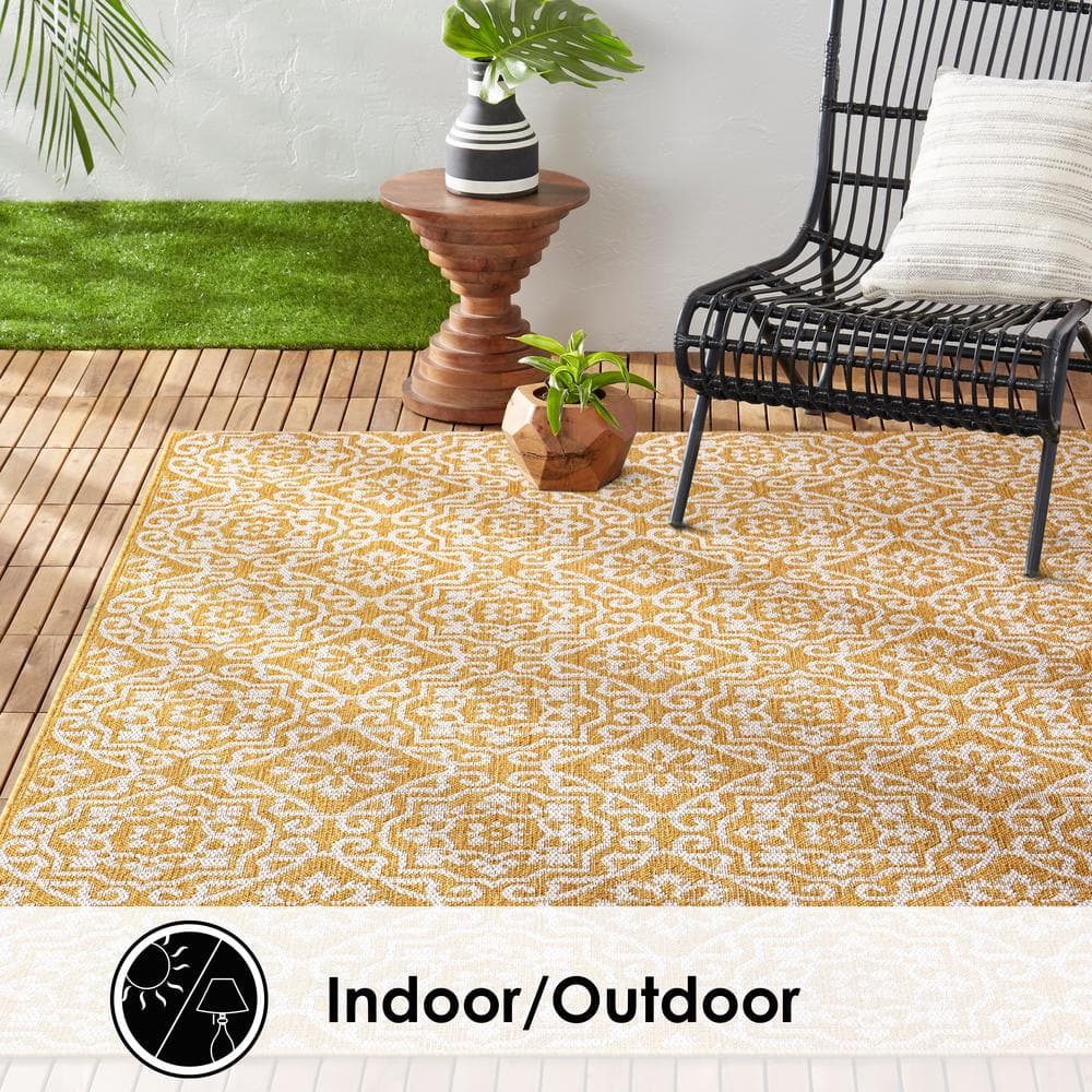 Yellow and White Geometric Synthetic 6' x 9' Rectangular Rug