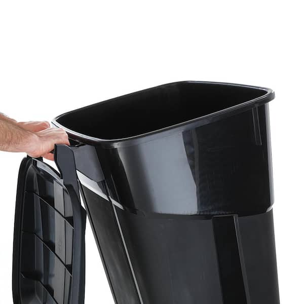 Rubbermaid Commercial Products Brute 32 Gal. Grey Round Vented Wheeled  Trash Can 2179402 - The Home Depot