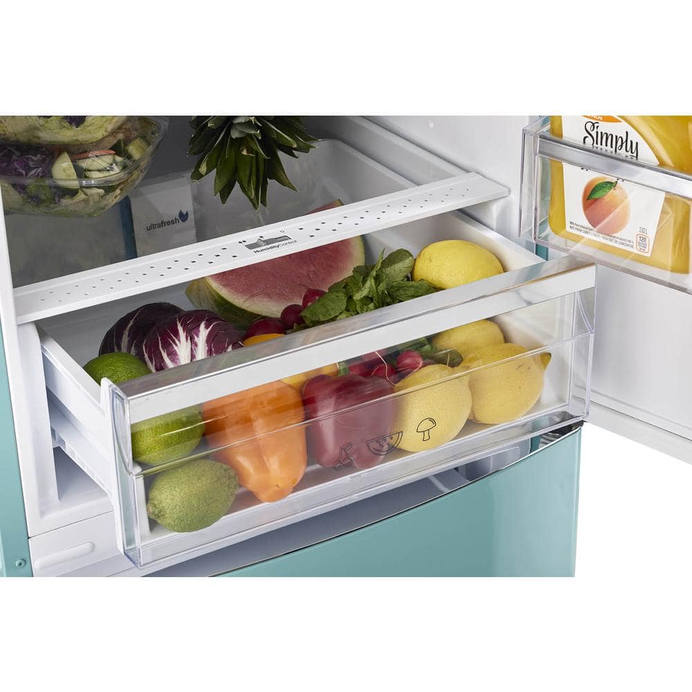 Ocean Mist Turquoise Retro Bottom Freezer Refrigerator with Ice Maker