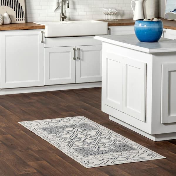 Mia Machine Washable Geometric Medallion Light Gray 3 ft. x 6 ft. Runner Rug