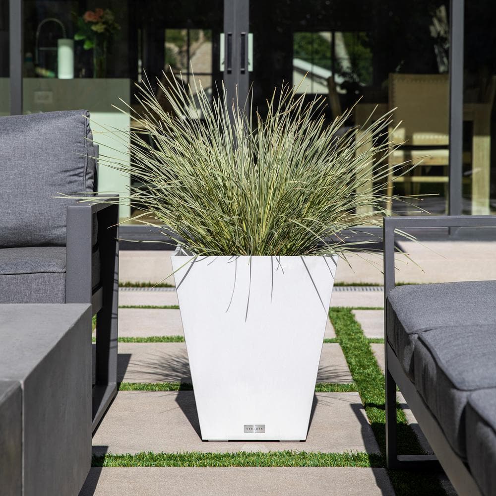 White Recycled Plastic Indoor/Outdoor Planter Set - 22 inch, 2 Pack