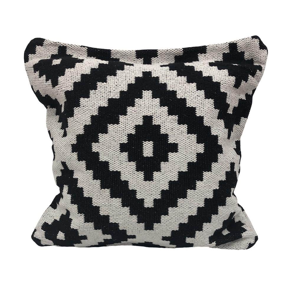Medallion Black and White Geometric Cozy Poly-Fill 24 in. x 24 in. Indoor T