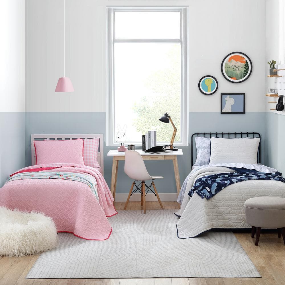 https://images.thdstatic.com/productImages/1e7254ba-4cd1-41ae-97a6-7a5ab86d6eb7/svn/eddie-bauer-sheet-sets-ushsa01216086-76_1000.jpg