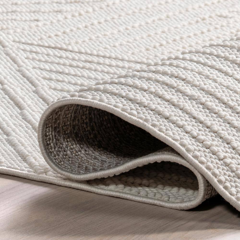 Makena Off-White Geometric High-Low 3' x 5' Area Rug