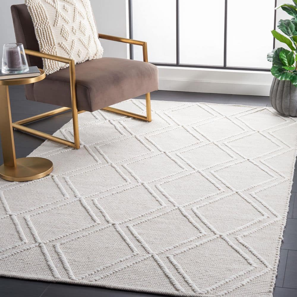 Light Grey and Ivory 6' x 9' Handmade Wool and Synthetic Area Rug