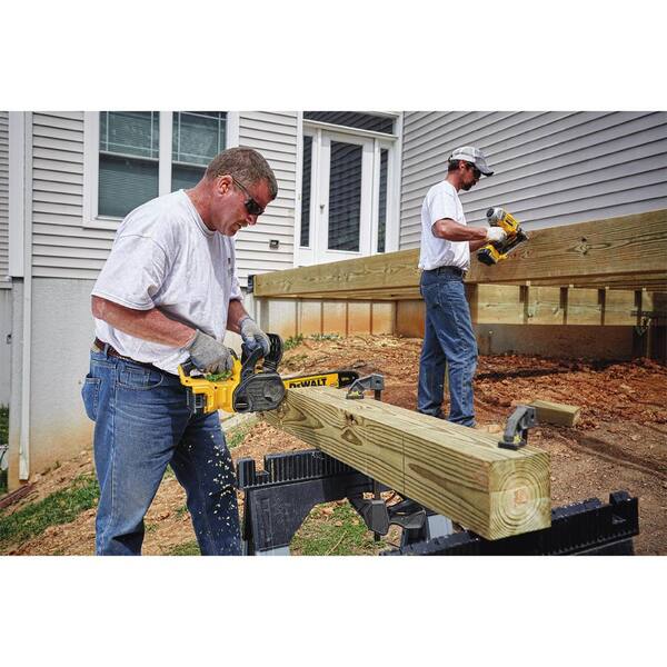 https://images.thdstatic.com/productImages/1e968086-5289-48c5-a8ea-323a6b0239a5/svn/dewalt-cordless-chainsaws-dccs620p1wdt612-1f_600.jpg