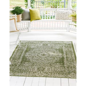 Green Timeworn Outdoor 5 ft. x 8 ft. Area Rug