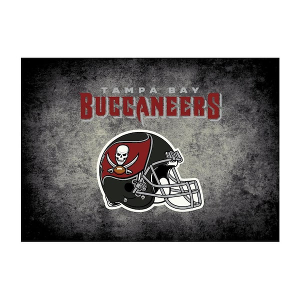 TAMPA BAY BUCCANEERS 6 ft. X 8 ft. DISTRESSED RUG