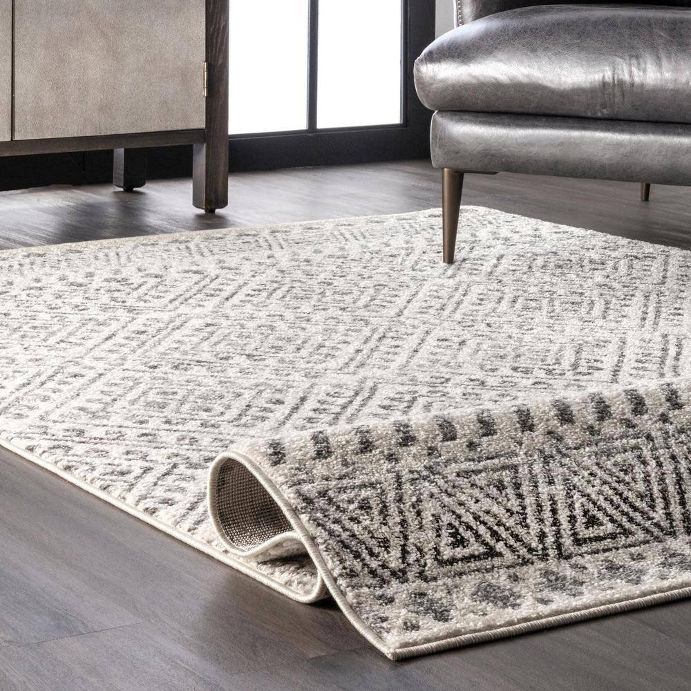 Reversible Easy-Care Gray Synthetic 3' x 5' Trellis Area Rug