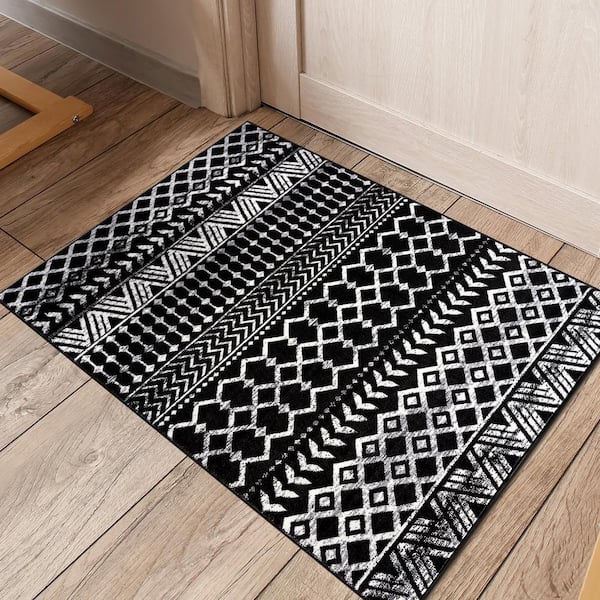 Black/White 5 ft. x 7 ft. Bohemian Area Rug