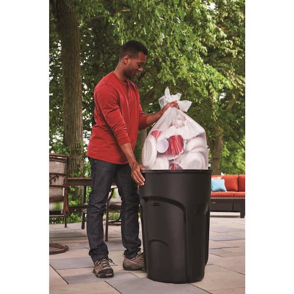 Rubbermaid Black 32 Gallon Outdoor Garbage Can with Wheels & Lid
