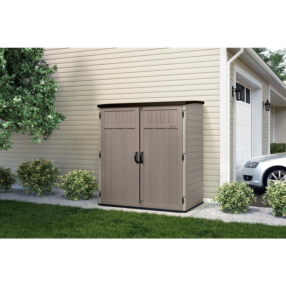 Rubbermaid Outdoor Storage Shed, Vertical, 17 cubic-ft capacity