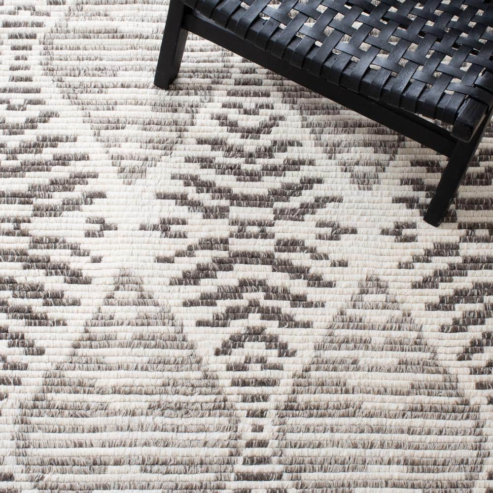 Gray Geometric Hand-Knotted Wool 6' x 9' Area Rug