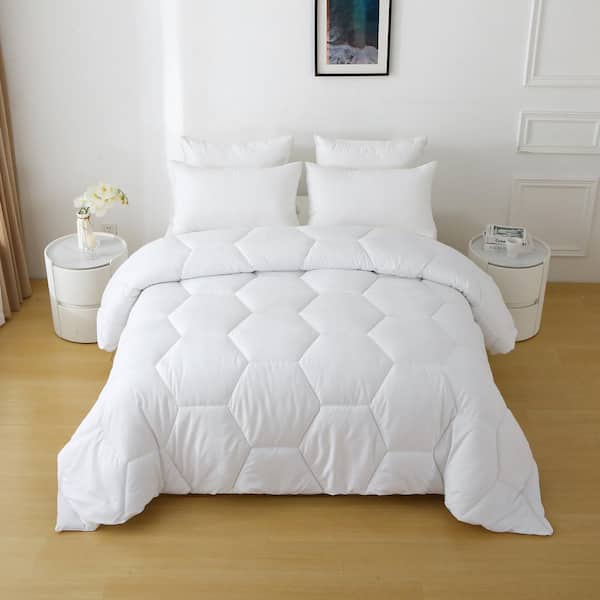 Better Style Home Oversized White King Microfiber Honeycomb Comforter Insert