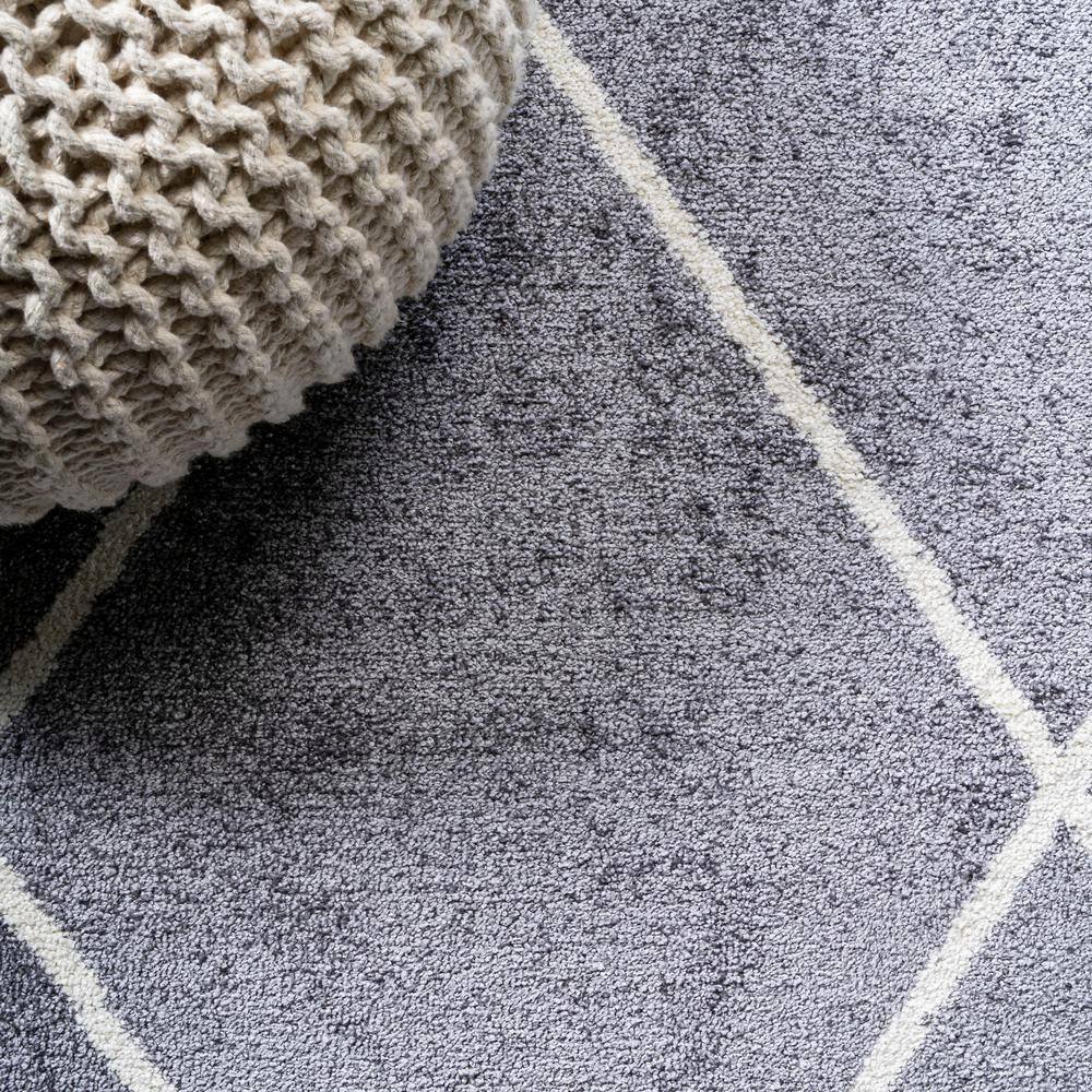 Gray and White Diamond Trellis Synthetic Area Rug, 5 x 8