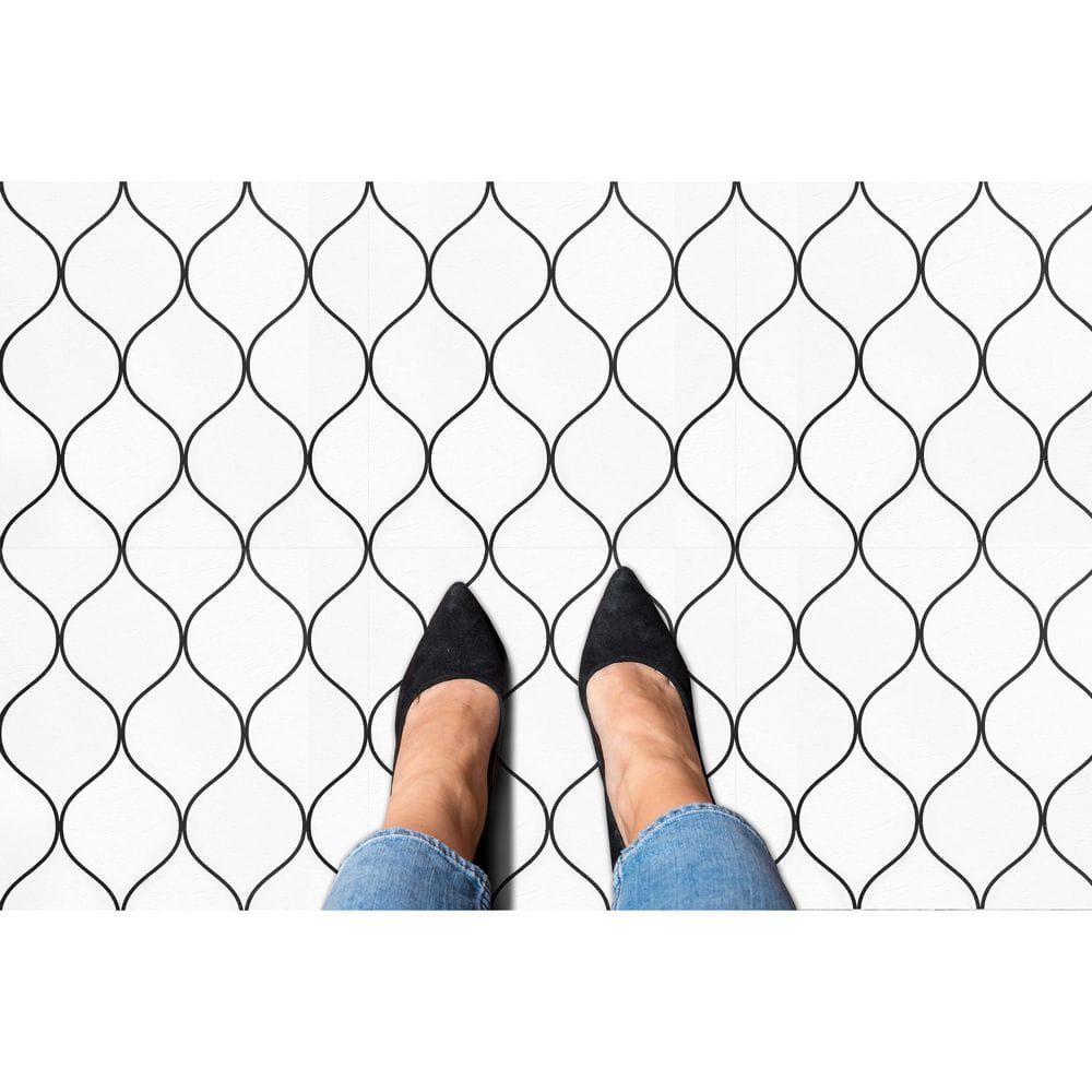 Scallop Pattern Black and White Vinyl Floor Tiles