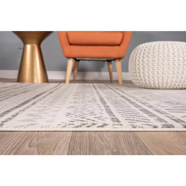 Geometric Distressed Bohemian Gray 24 in. x 120 in. Runner Rug