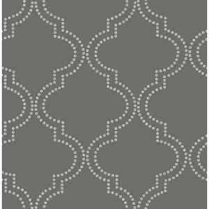 Tetra Charcoal Quatrefoil Paper Strippable Roll (Covers 56.4 sq. ft.)