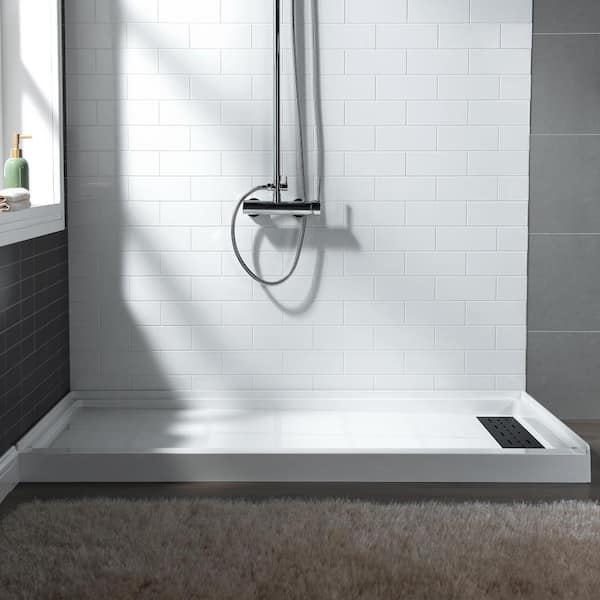 https://images.thdstatic.com/productImages/1f5d35ac-a9ee-4696-9c8f-5066a05910c2/svn/white-with-matte-black-drain-cover-woodbridge-shower-pans-hsb4266-d4_600.jpg