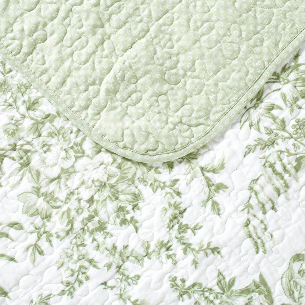 Bedford Green and White Cotton Reversible Quilt Set