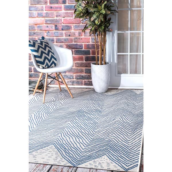 Wavy Geometric Blue 4 ft. x 6 ft. Indoor/Outdoor Patio Area Rug