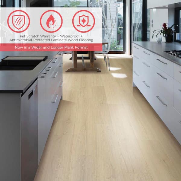 Outlast+ XL Ivory Ledford Oak 12 mm T x 8.35 in. W x  54.33 in. L Waterproof Laminate Wood Flooring (22.04 sq.ft./case)