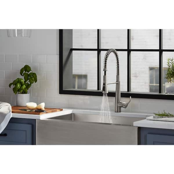 Simplice Single-Handle Pull-Down Sprayer Kitchen Faucet in Polished Chrome